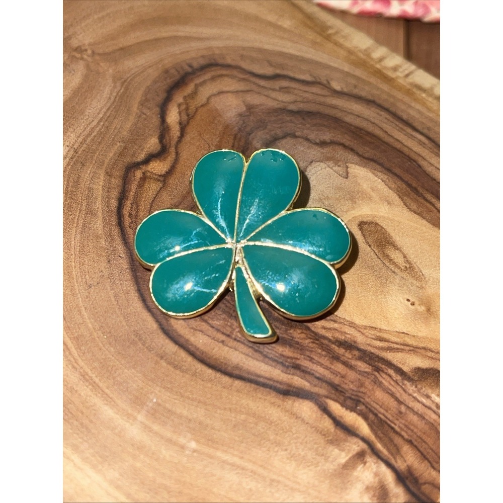Vintage SFJ Green Enamel Gold Tone Shamrock Irish Pin Brooch Gaelic Europe - Picture 1 of 5